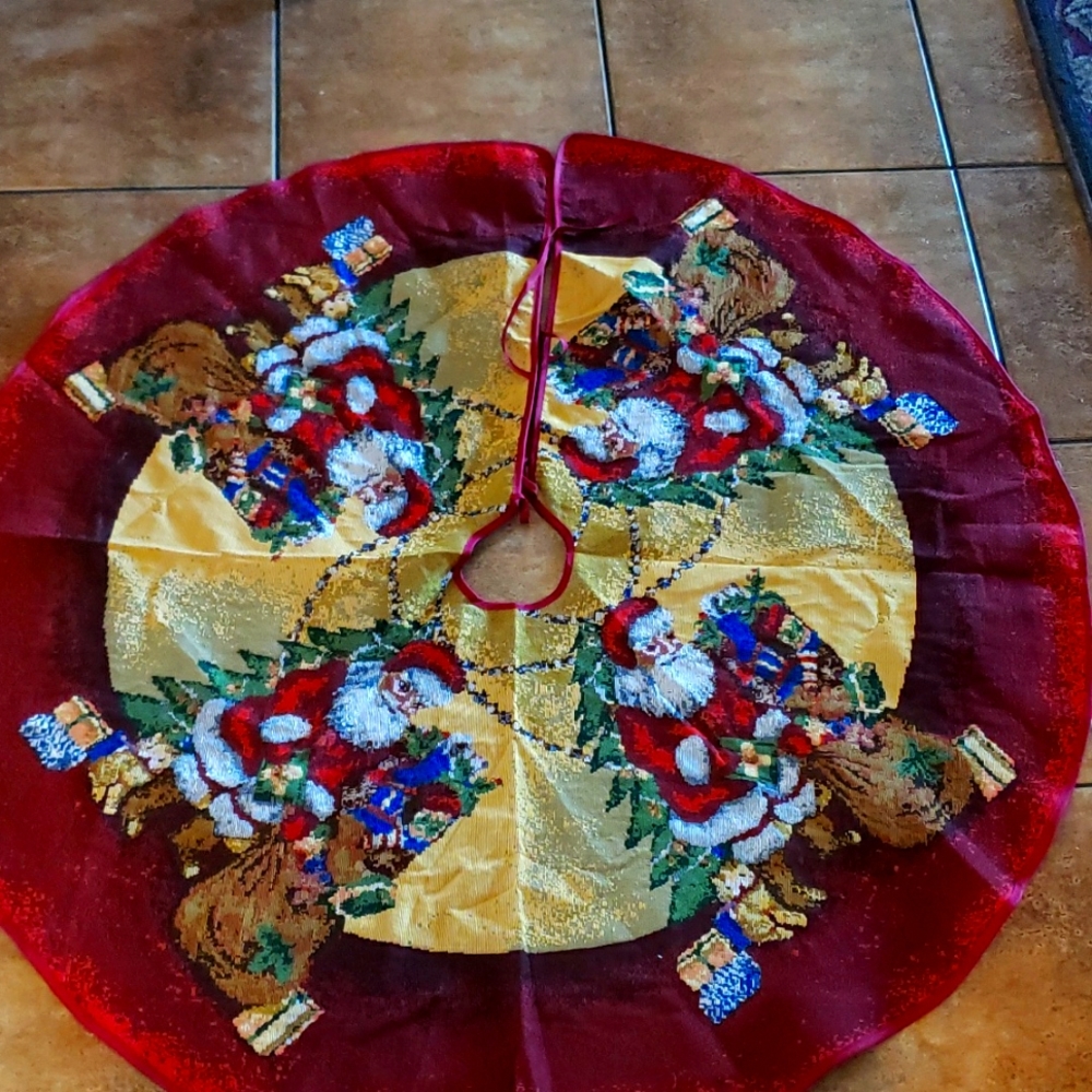 NWT Vintage Santa Tapestry Tree Skirt
